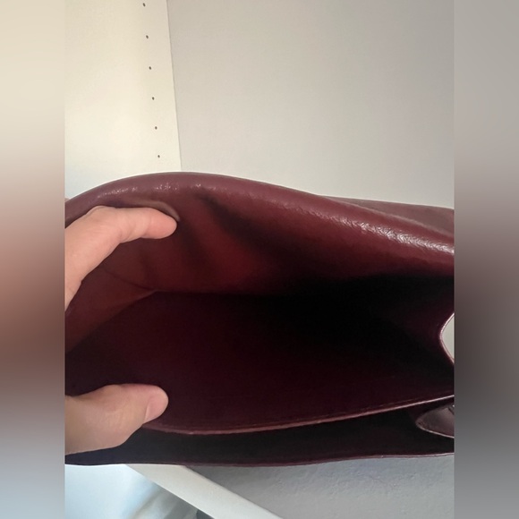 Cartier Bordeaux Must Line Shoulder Bag with adjustable strap - Picture 6 of 11